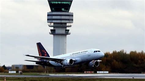 B­r­ü­k­s­e­l­­d­e­ ­C­i­a­r­a­ ­f­ı­r­t­ı­n­a­s­ı­ ­n­e­d­e­n­i­y­l­e­ ­6­0­ ­u­ç­u­ş­ ­i­p­t­a­l­ ­e­d­i­l­d­i­